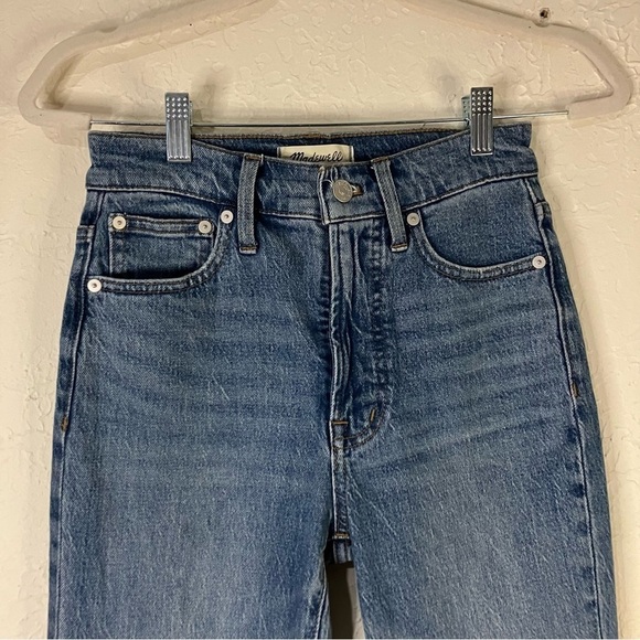 Madewell The Perfect Vintage Jean in Belbury Wash Tencel Denim Edition - Picture 4 of 11